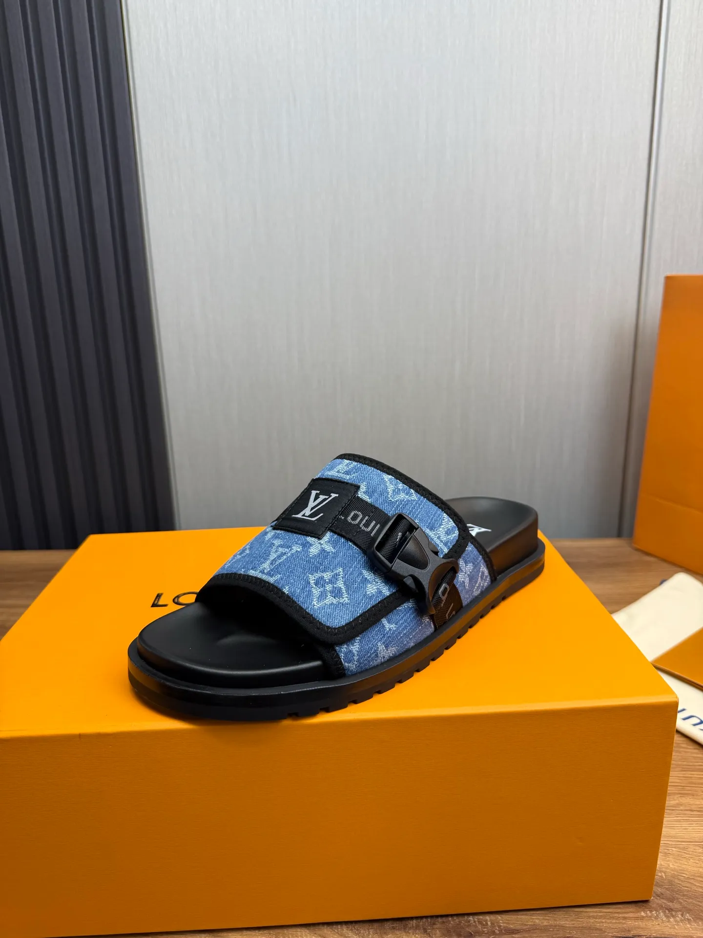 Men's shoes 💰320💰 Lv. hot selling men's slippers 🔥 🩴Official website one to one production 38-45 sizes 45 46 🉑️Customized!